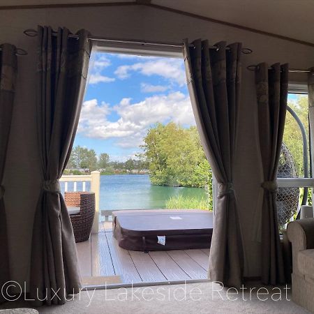 Отель Lakeside Retreat With Hot Tub & Fishing Peg At Tattershall Lakes Country Park Экстерьер фото