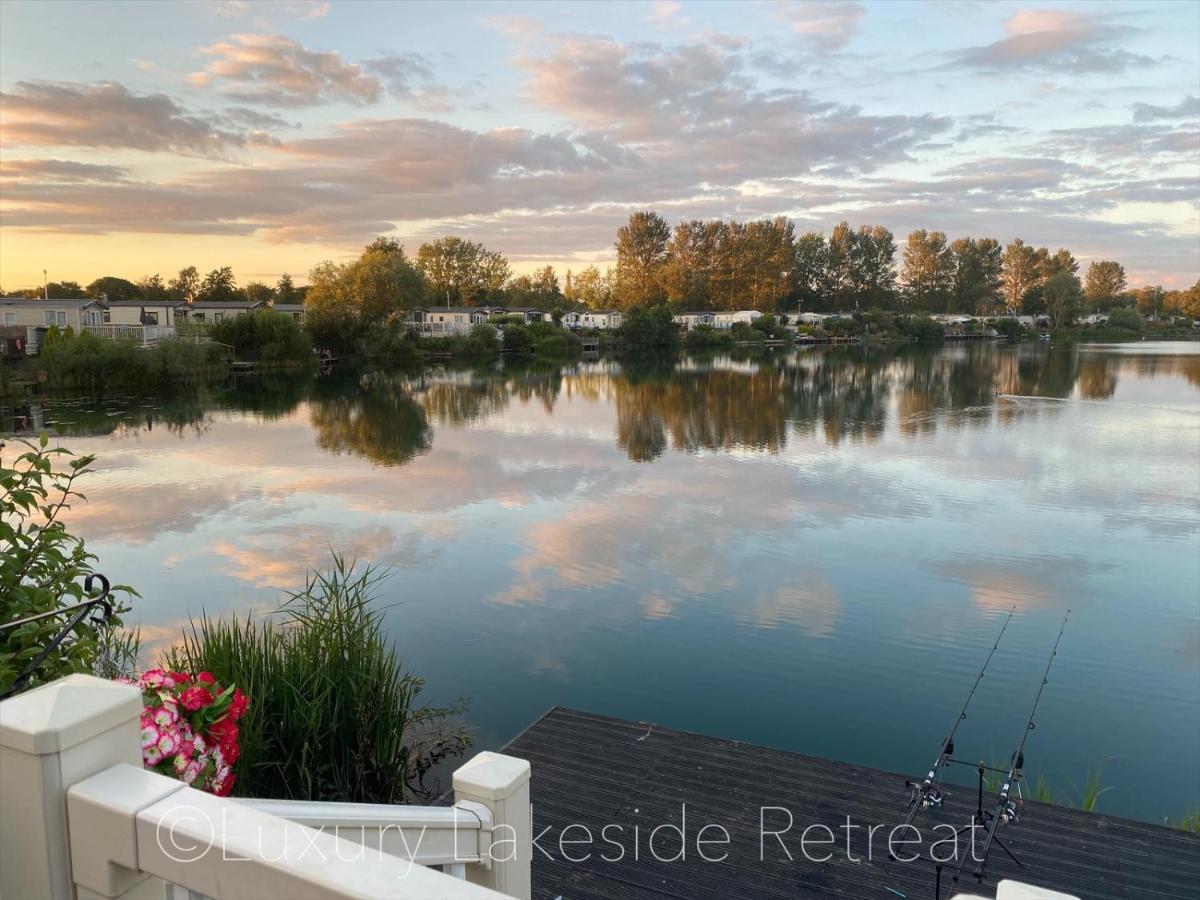 Отель Lakeside Retreat With Hot Tub & Fishing Peg At Tattershall Lakes Country Park Экстерьер фото