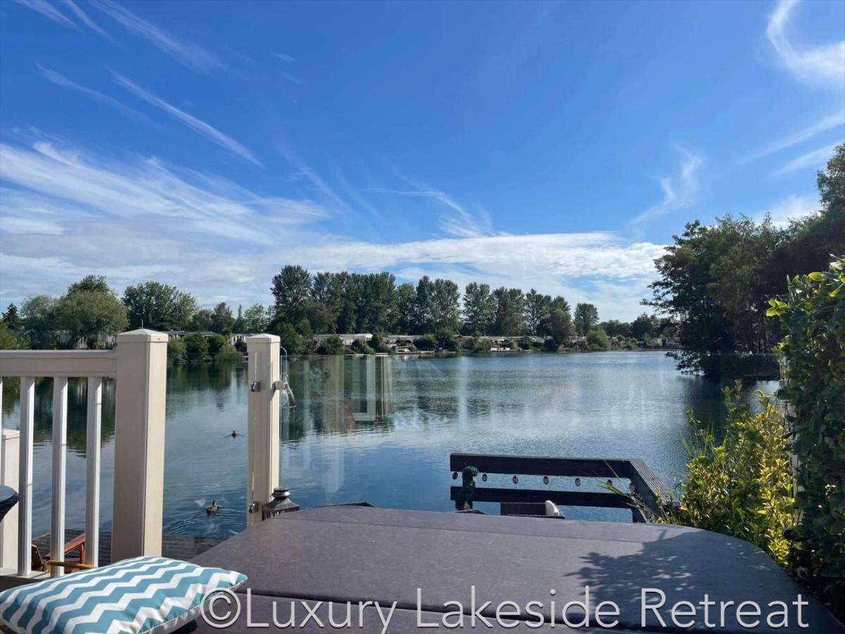 Отель Lakeside Retreat With Hot Tub & Fishing Peg At Tattershall Lakes Country Park Экстерьер фото