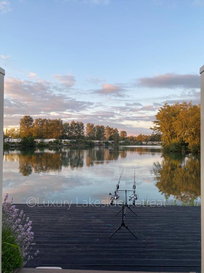 Отель Lakeside Retreat With Hot Tub & Fishing Peg At Tattershall Lakes Country Park Экстерьер фото