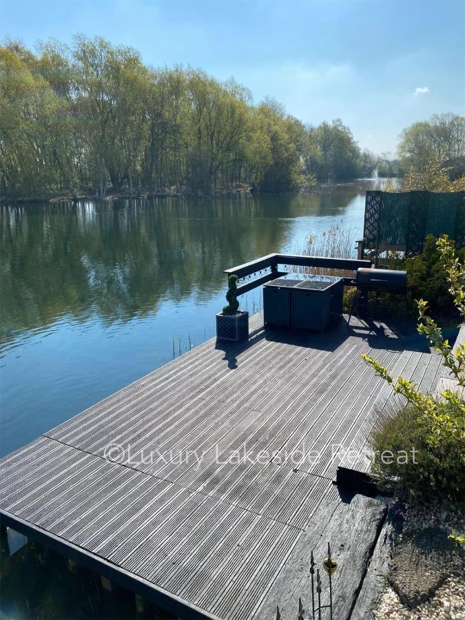 Отель Lakeside Retreat With Hot Tub & Fishing Peg At Tattershall Lakes Country Park Экстерьер фото