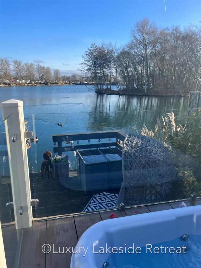 Отель Lakeside Retreat With Hot Tub & Fishing Peg At Tattershall Lakes Country Park Экстерьер фото